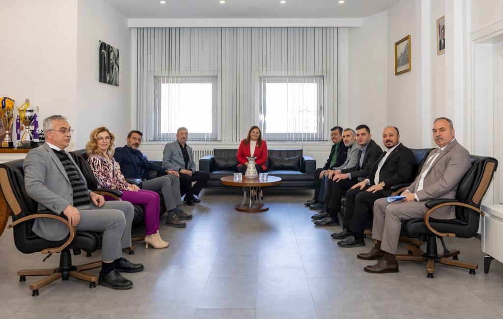 Afyonkarahisar Belediye Başkanı Burcu Köksal, esnaf odalarının başkanlarıyla gerçekleştirdiği toplantının