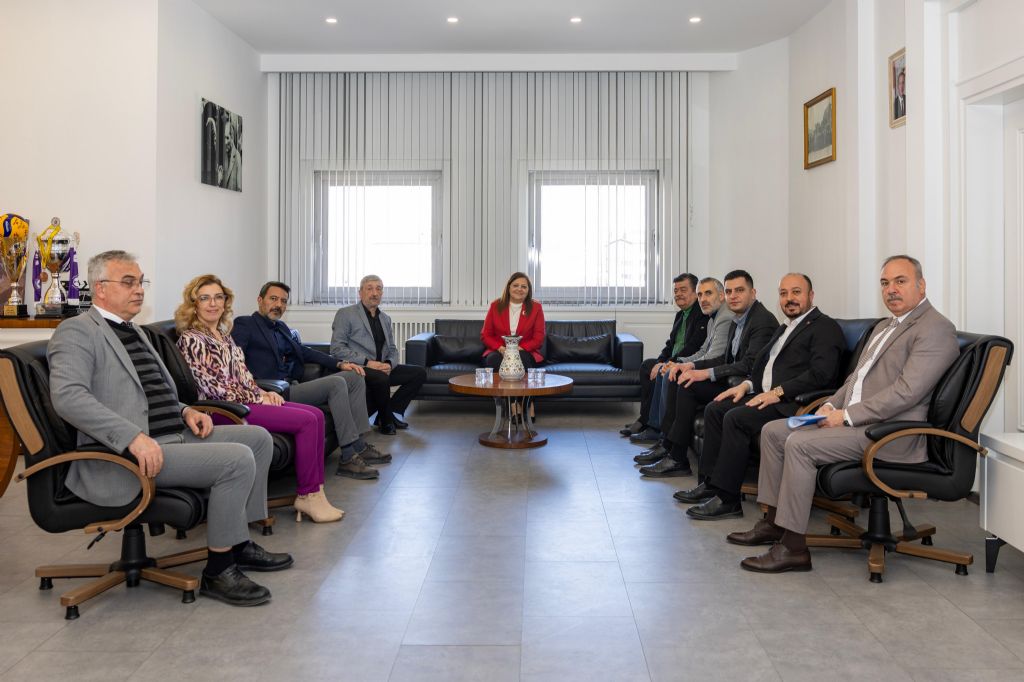 Afyonkarahisar Belediye Başkanı Burcu Köksal, esnaf odalarının başkanlarıyla gerçekleştirdiği toplantının