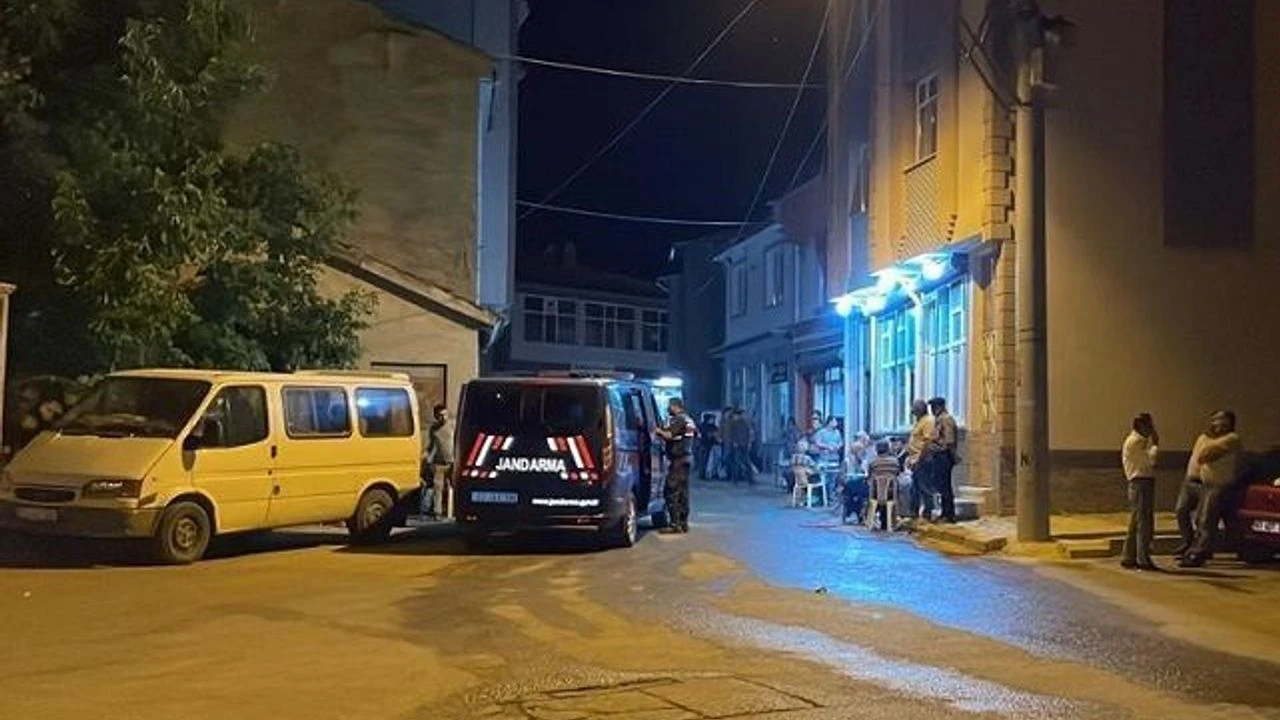Afyonkarahisar’da tartıştığı kişiyi silahla yaralayan zanlı tutuklandı. Kanlıca Mahallesi 281.