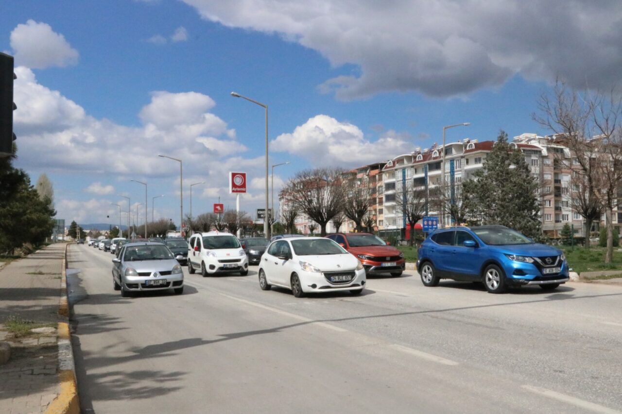 AFYONKARAHİSAR (AA) – Afyonkarahisar'ın Sandıklı ilçesi Antalya kara yolunda 9