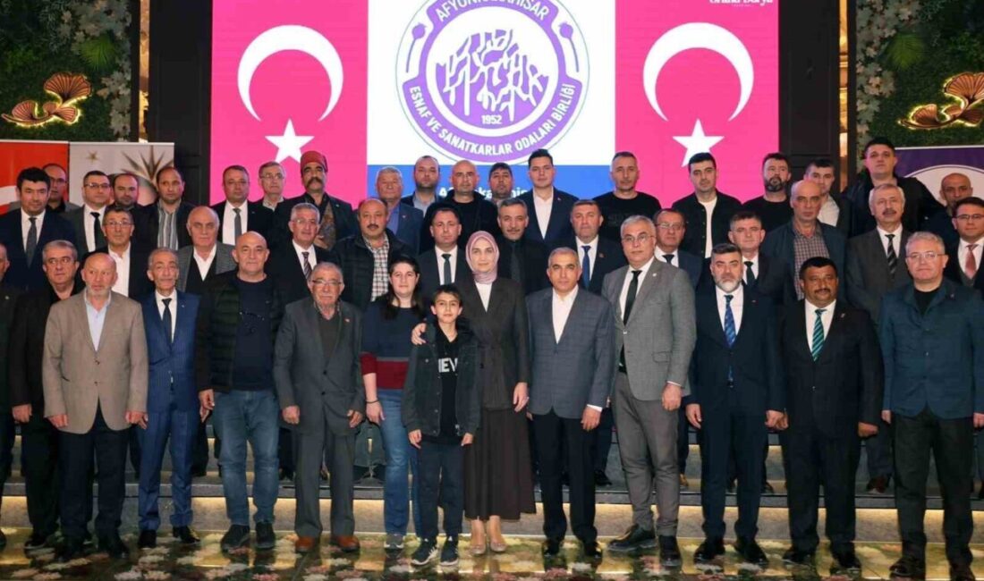 Afyonkarahisar Valisi Doç. Dr. Kübra Güran Yiğitbaşı, esnafla iftar programında