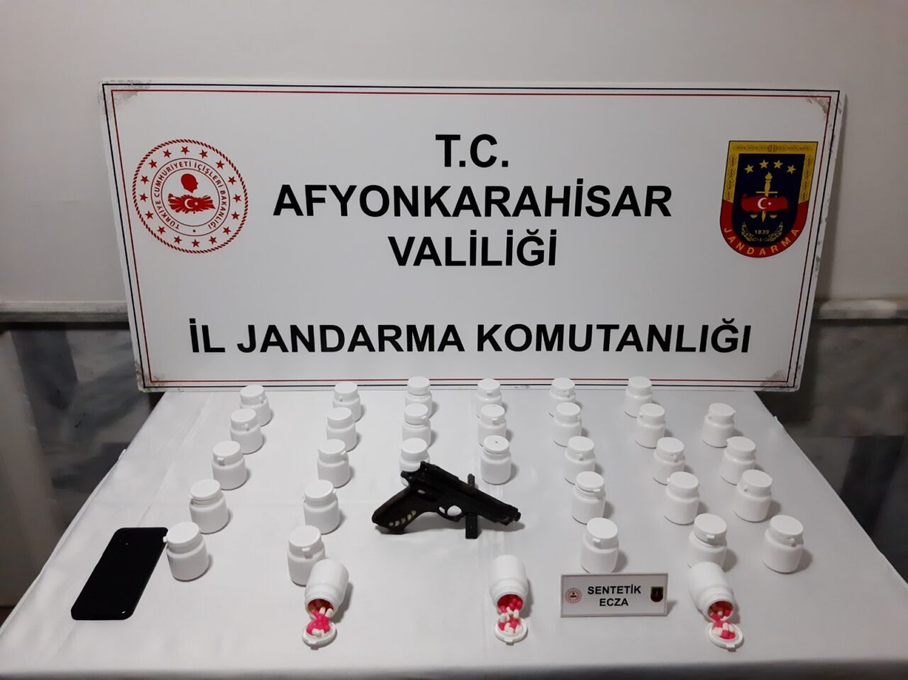 AFYONKARAHİSAR (AA) – Afyonkarahisar'da uyuşturucu operasyonunda 1 şüpheli yakalandı. İl
