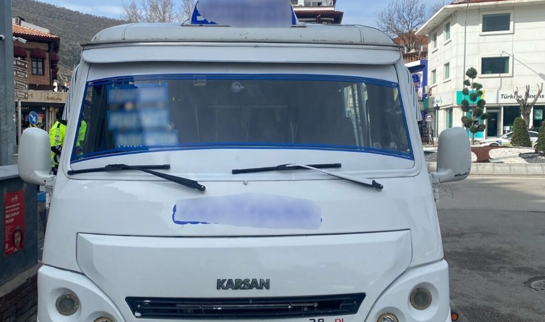 AFYONKARAHİSAR (AA) – Afyonkarahisar'da ikiz plaka kullandığı belirlenen minibüs sürücüsüne