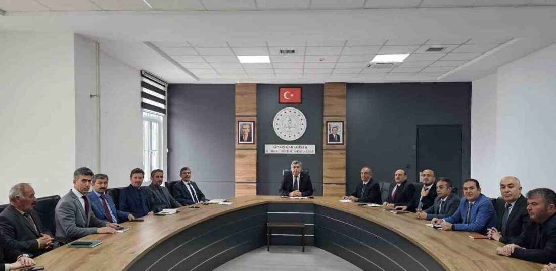 Afyonkarahisar İl Milli Eğitim Müdürü Miraç Sünnetci idaresinde, şube müdürleri