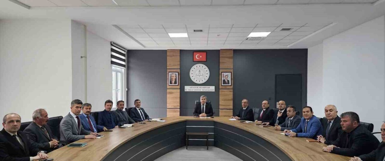 Afyonkarahisar İl Milli Eğitim Müdürü Miraç Sünnetci idaresinde, şube müdürleri