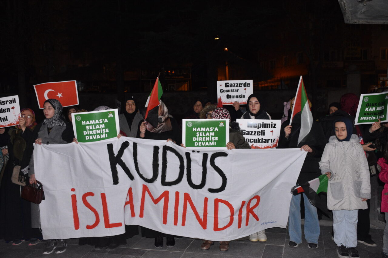 AFYONKARAHİSAR (AA) – Afyonkarahisar'da, İsrail'in Gazze'ye yönelik saldırılarına karşı protesto