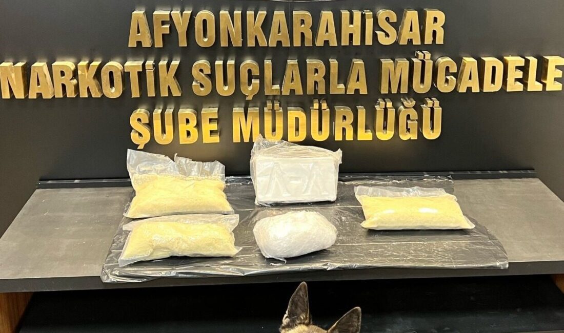 AFYONKARAHİSAR (AA) – Afyonkarahisar'da aracında uyuşturucu ele geçirilen zanlı tutuklandı.