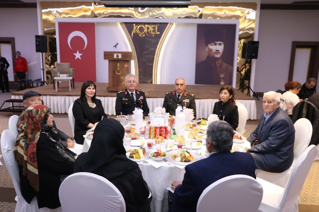 AFYONKARAHİSAR (AA) – Afyonkarahisar'da İl Jandarma Komutanlığınca ramazan ayı dolayısıyla