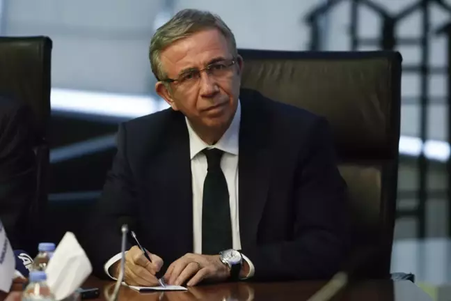 İstanbul Büyükşehir Belediyesi'ne yönelik yolsuzluk ve terör soruşturmalarının ardından, Ankara