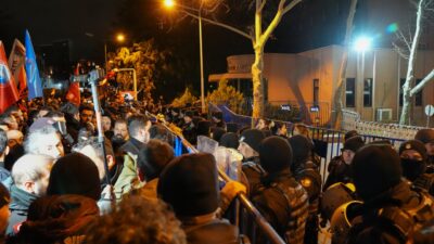 İstanbul Büyükşehir Belediyesine (İBB) yönelik yolsuzluk ve terör soruşturmasını protesto