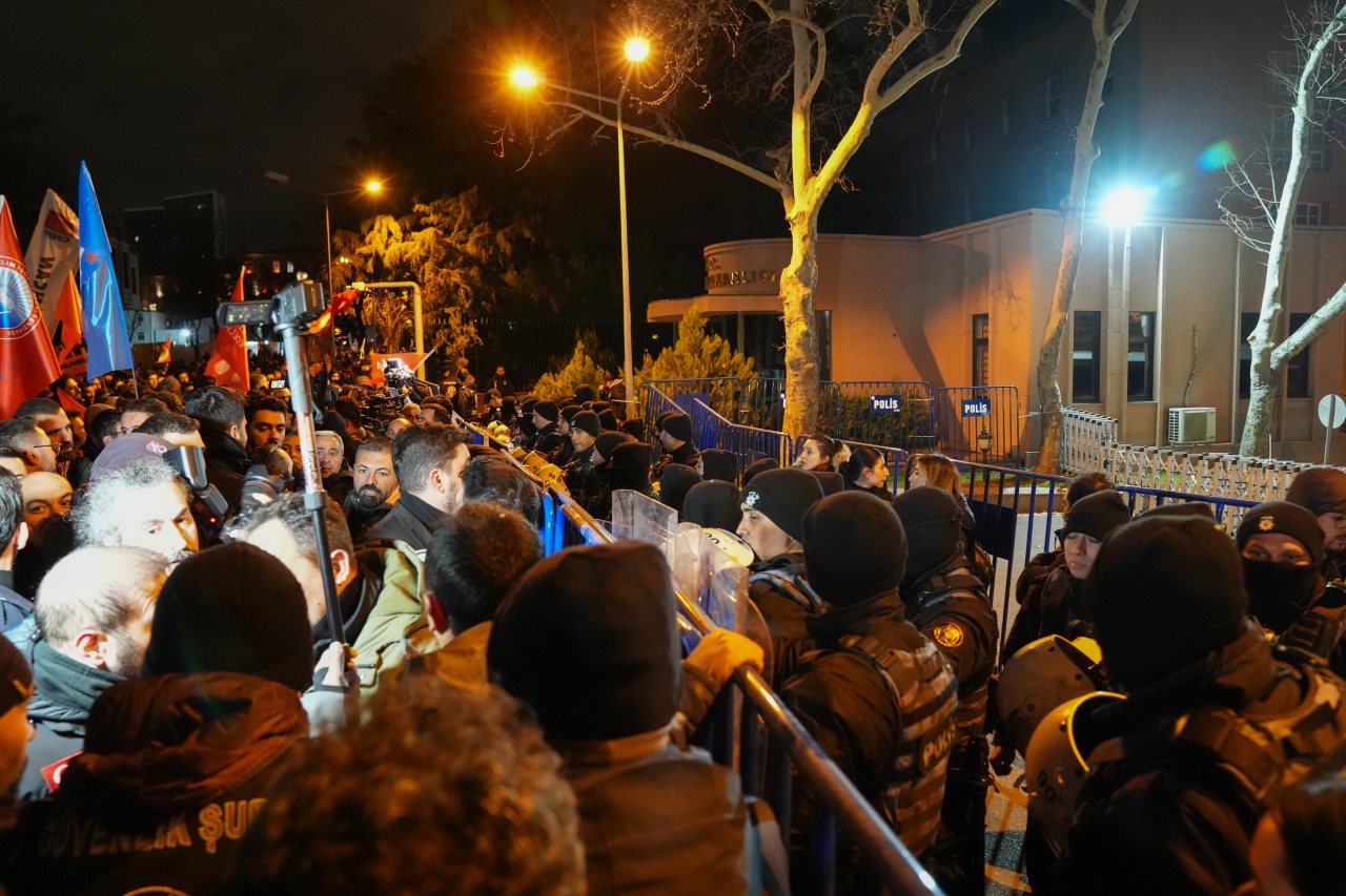İstanbul Büyükşehir Belediyesine (İBB) yönelik yolsuzluk ve terör soruşturmasını protesto