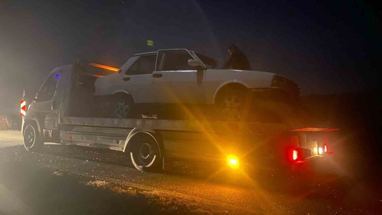 Afyonkarahisar’da aniden önüne çıkan ata atan çarpan otomobilde 3’ü çocuk
