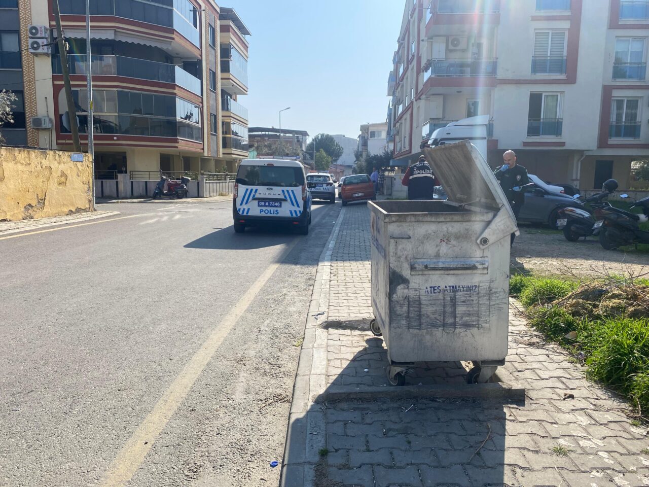 Aydın’ın Efeler ilçesinde komşular arasında çıkan bıçaklı kavgada, baba ile