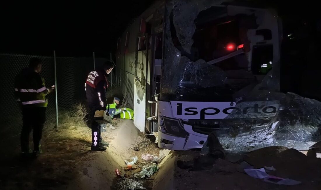 Aydın'ın Kuyucak ilçesinde otobüsün şarampole düşmesi sonucu 1 kişi öldü,