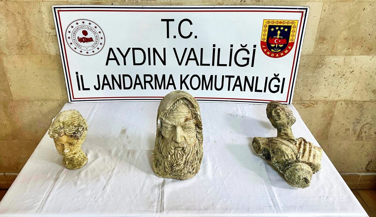 Aydın’ın Germencik ilçesinde bir otomobilde Roma dönemine ait olduğu değerlendirilen