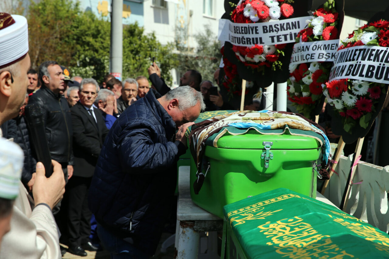 Aydın'ın Nazilli ilçesinde evde çıkan yangında hayatını kaybeden itfaiye erinin