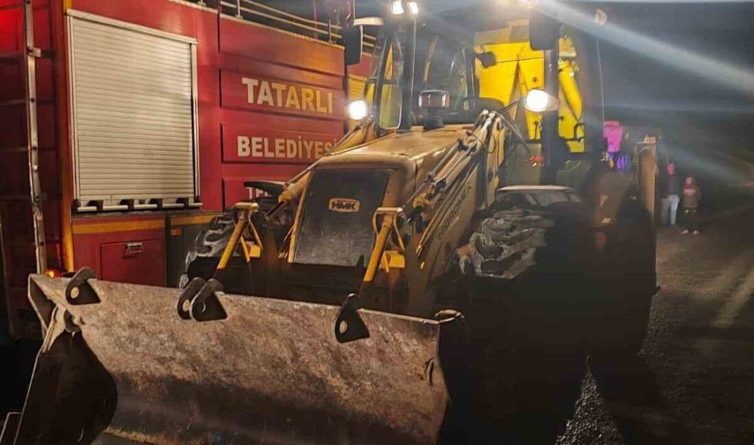 Afyonkarahisar’da iki otomobilin çarpışması sonucu yaşanan trafik kazasında baba ve