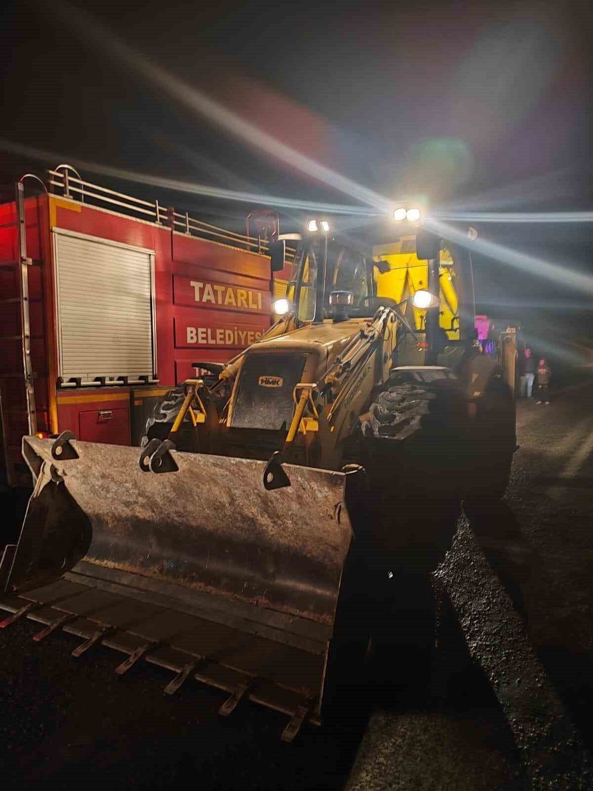Afyonkarahisar’da iki otomobilin çarpışması sonucu yaşanan trafik kazasında baba ve