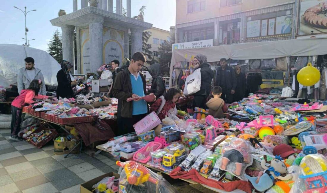 Afyonkarahisar’da Ramazan Bayramı’nda son 1 gün kala yaşanan hareketlilik esnafı