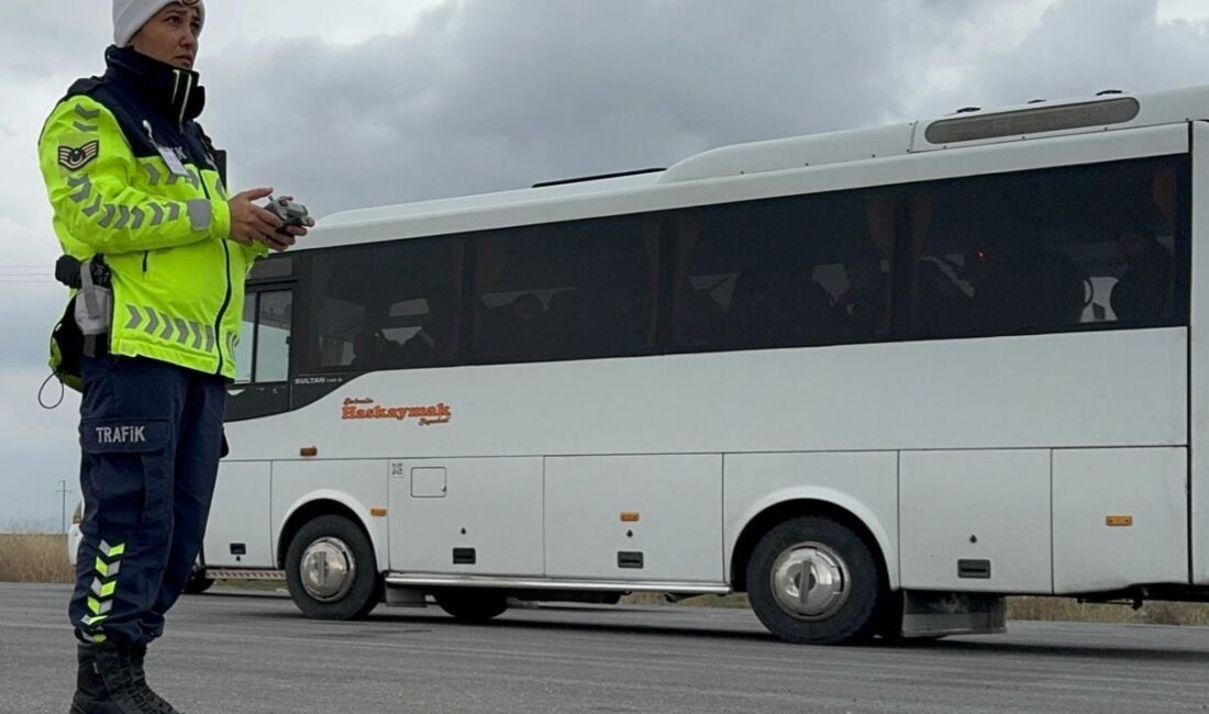 Afyonkarahisar’ın Bolvadin ilçesinde, İlçe Jandarma Komutanlığına bağlı trafik ekipleri, can