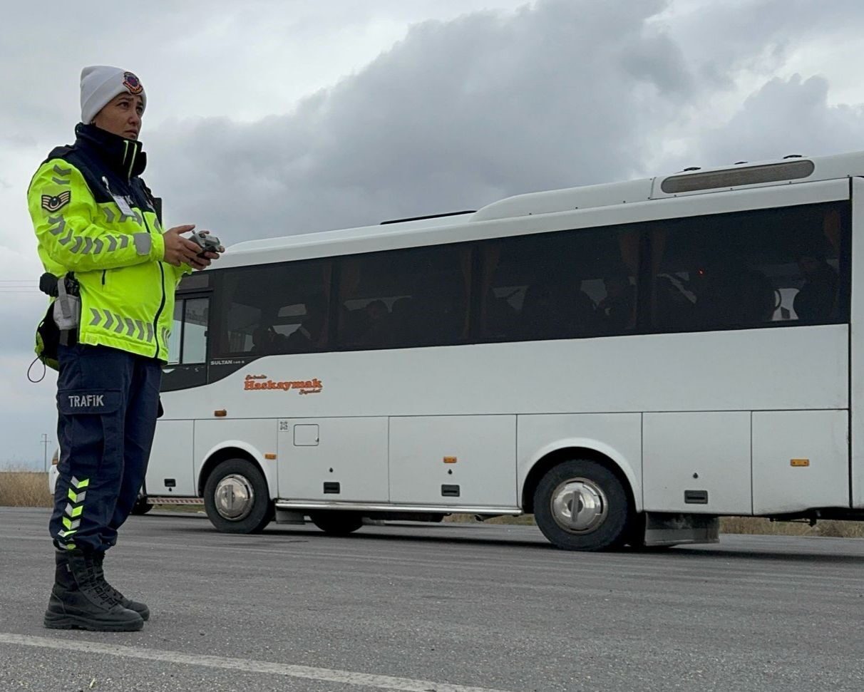 Afyonkarahisar’ın Bolvadin ilçesinde, İlçe Jandarma Komutanlığına bağlı trafik ekipleri, can