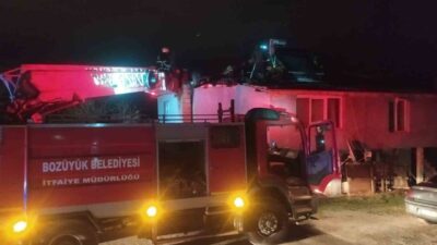 Bozüyük’te İçköy Mahallesi’nde çıkan çatı yangını söndürüldü.