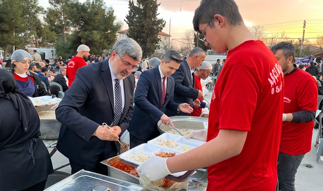 Dazkırı Belediyesi, Ramazan ayı boyunca geleneksel iftar programlarına bir yenisini