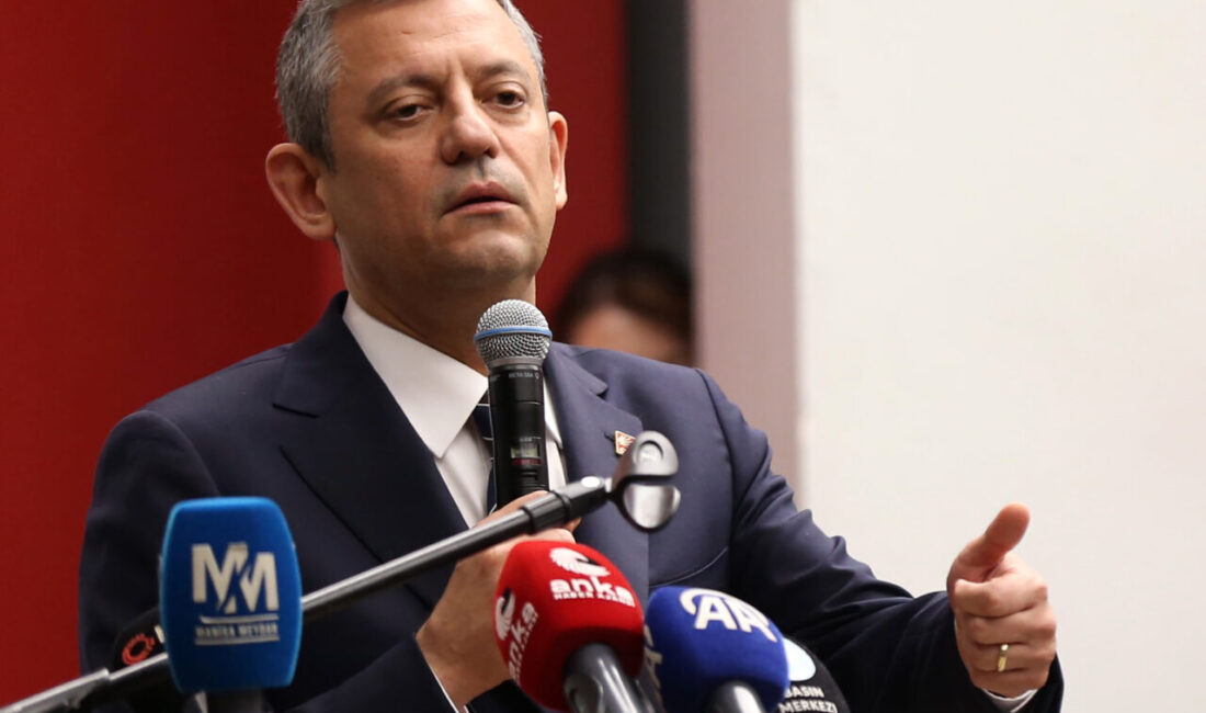 CHP Genel Başkanı Özgür Özel, Manisa'da düzenlenen "Sanatta, Siyasette, İşte,