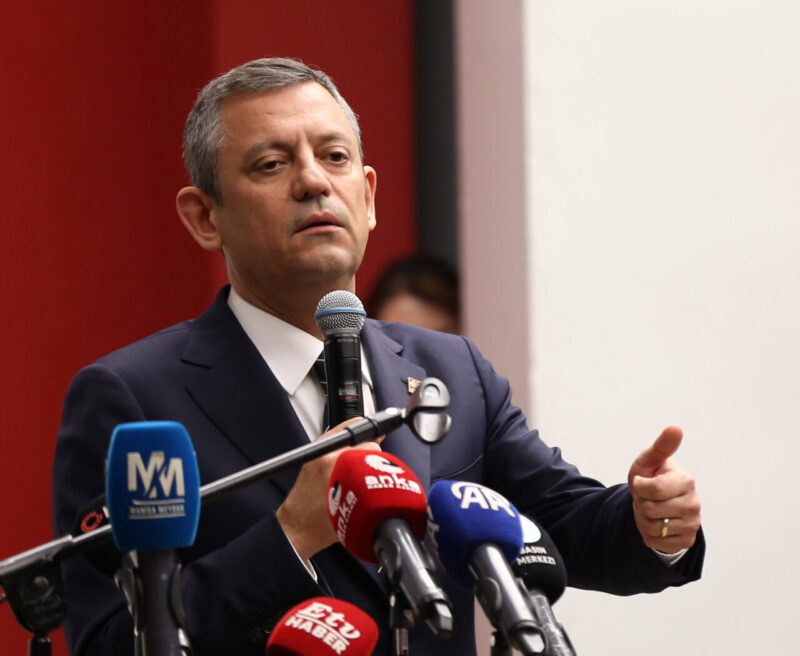 CHP Genel Başkanı Özgür Özel, Manisa'da düzenlenen "Sanatta, Siyasette, İşte,