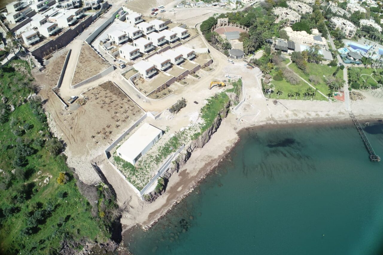 Muğla'nın Bodrum ilçesinde, denize dolgu yaptığı öne sürülen firmaya idari