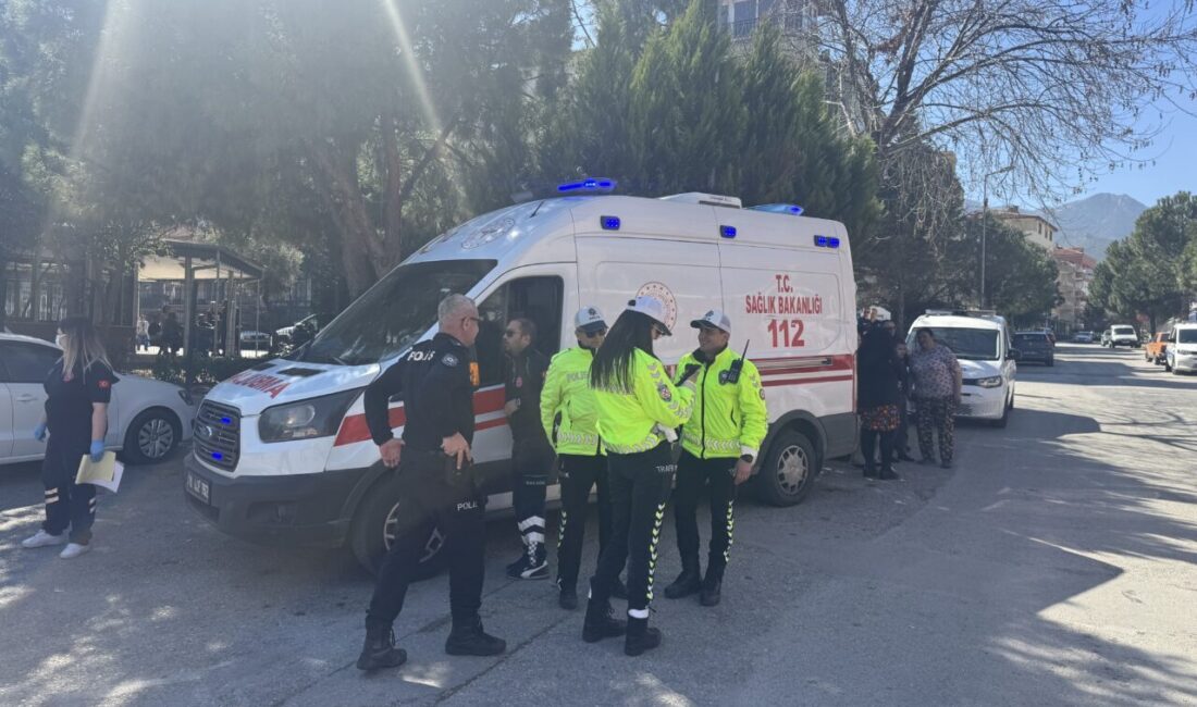 Denizli’nin Pamukkale ilçesinde evde çıkan yangında dumandan etkilenen anne ile
