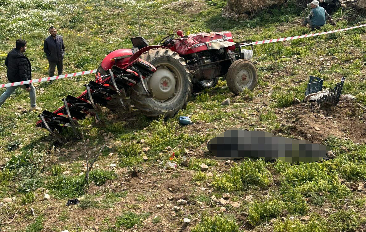 Aydın'ın Germencik ilçesinde traktörün devrilmesi sonucu 1 kişi hayatını kaybetti.