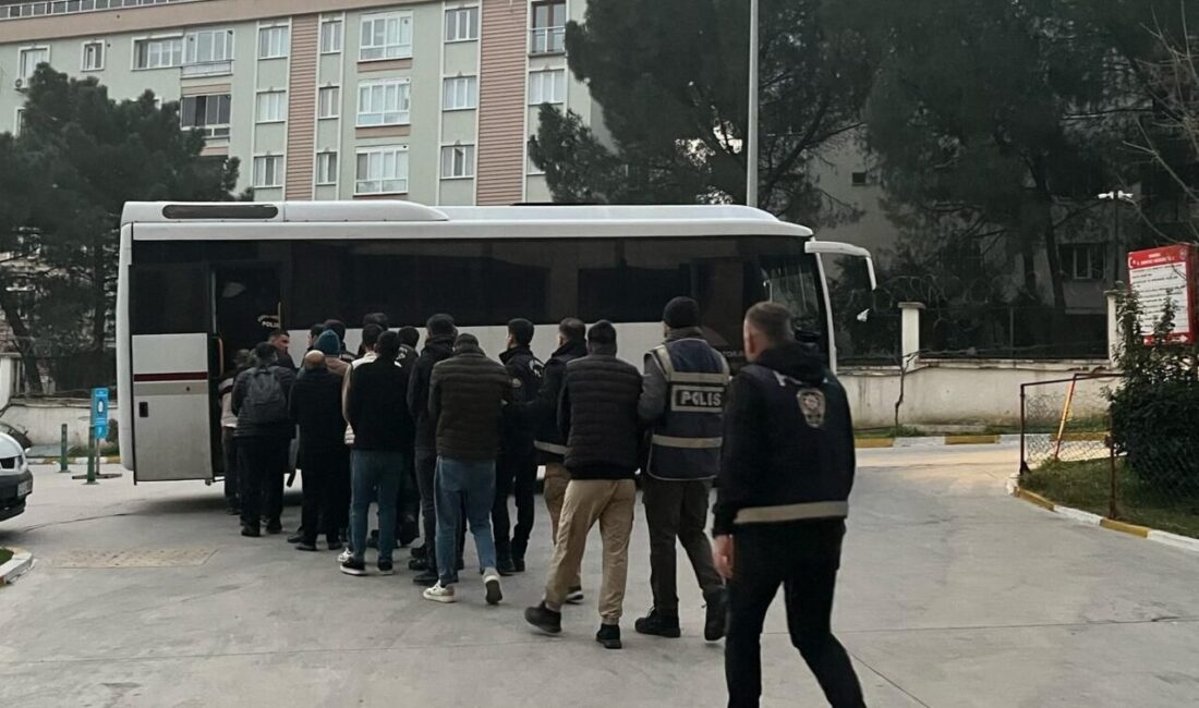 Manisa merkezli 8 ilde kendilerini polis ve savcı olarak tanıtıp