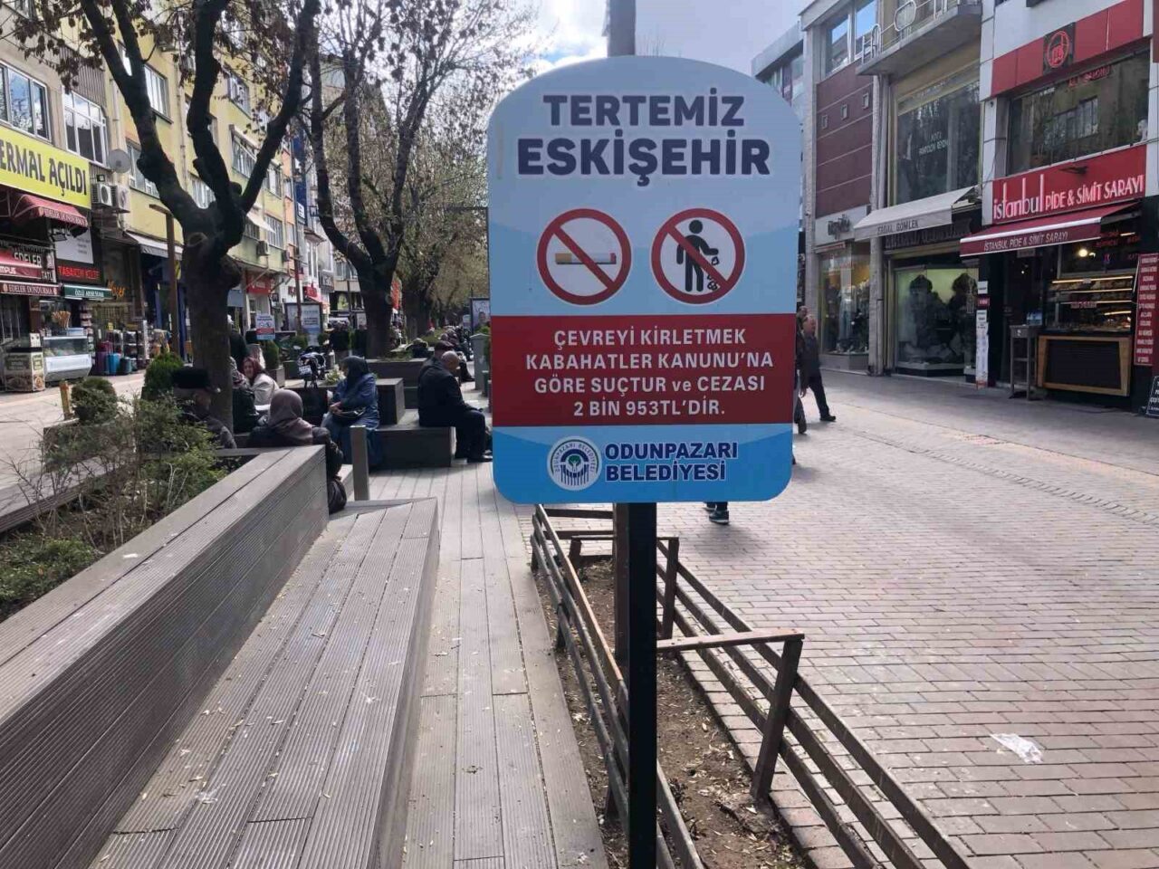 Eskişehir’de yere sigara izmariti atanlara para cezası uygulanacağı açıklanmasına ve