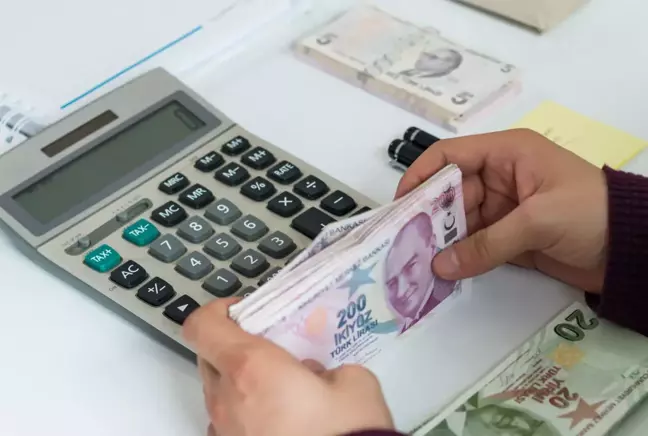 Emekli bayram ikramiyesinin 4 bin liraya yükseltilmesi ile doğum yardımına