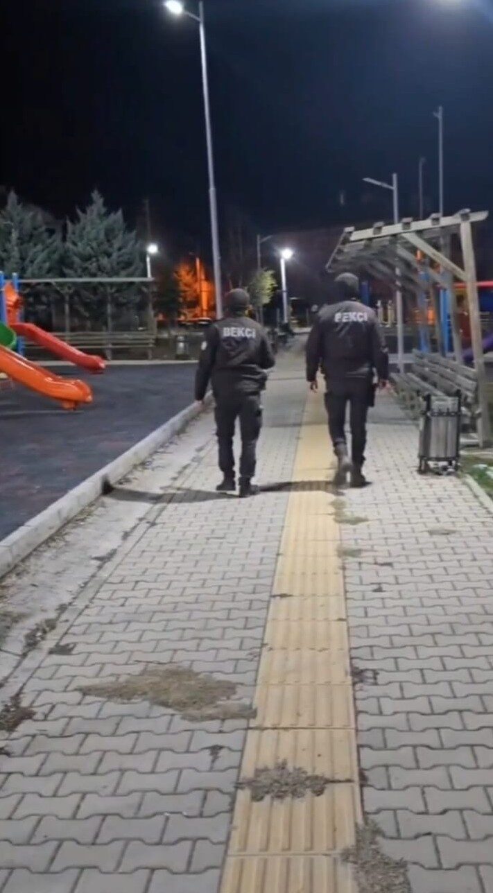 Afyonkarahisar’ın Emirdağ ilçesinde çarşı ve mahalle bekçilerimiz Ramazan ayı boyunca