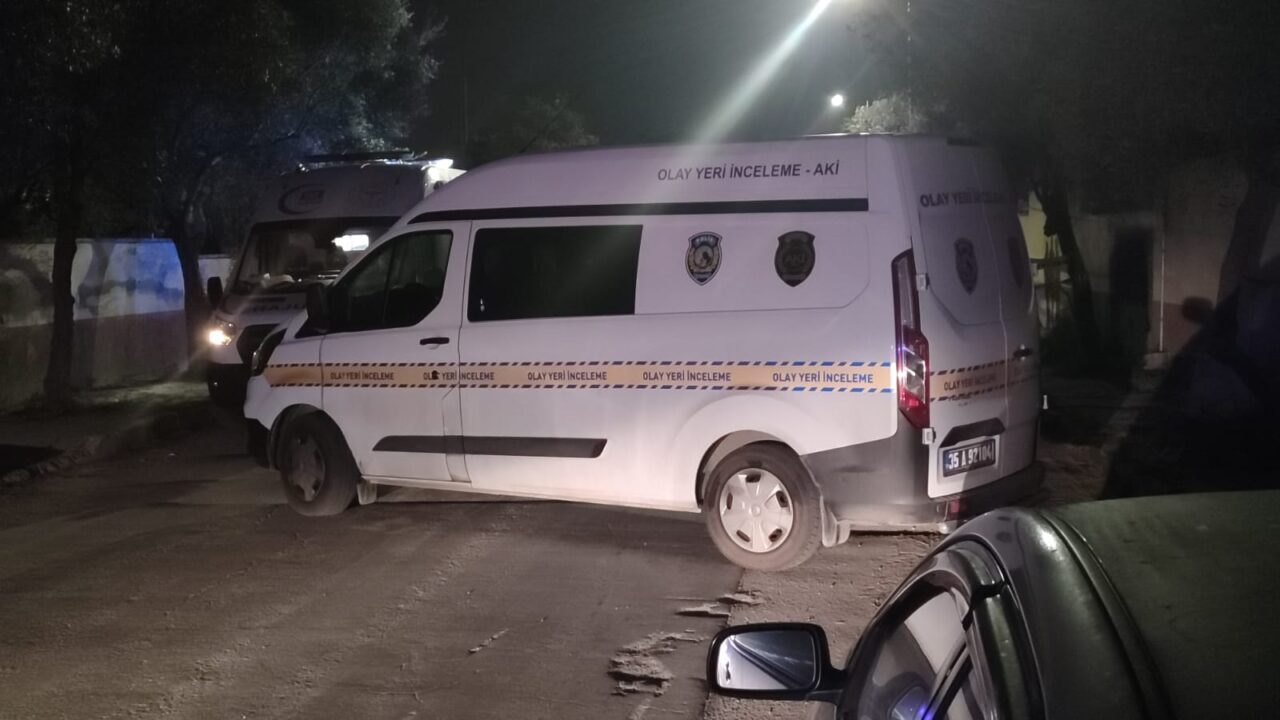 İzmir'in Ödemiş ilçesinde eski sevgilisi tarafından darbedilen kadın hayatını kaybetti.
Alınan