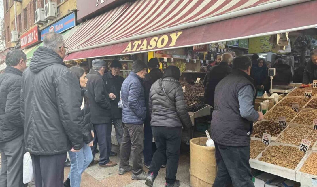 Eskişehir’de vatandaşların, iftar ve sahur için yaptıkları kahvaltılık alışverişleri nedeniyle
