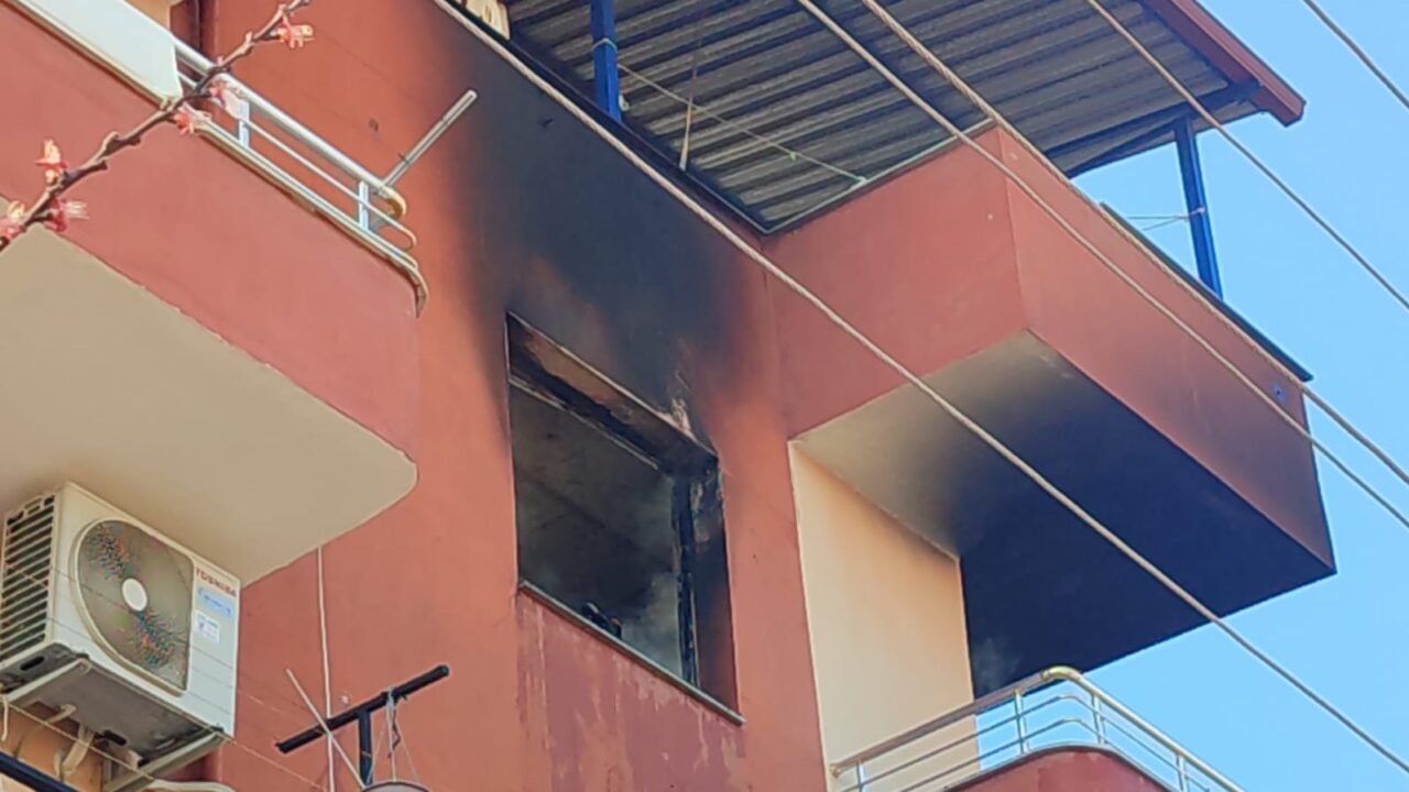 İzmir'in Ödemiş ilçesinde evde çıkan yangında ağır yaralanan 3 yaşındaki