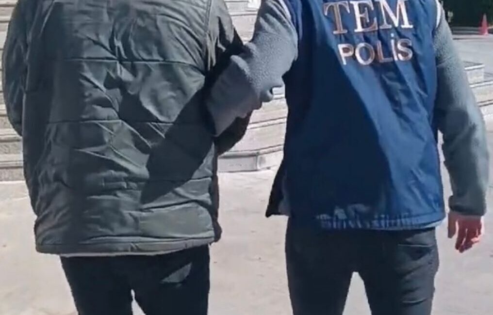 - Muğla'nın Fethiye ilçesinde FETÖ'ye üye olmak suçundan hakkında 3