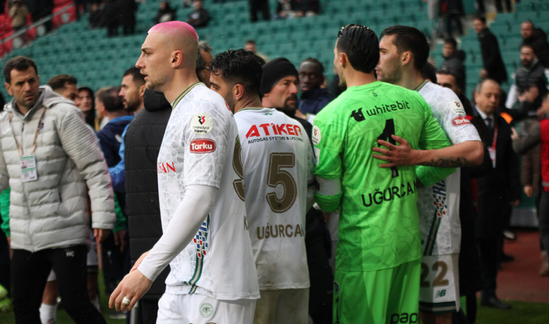 Konyaspor-Trabzonspor maçının uzatma dakikalarında çıkan kavgada yedek kulüpleri de dahil