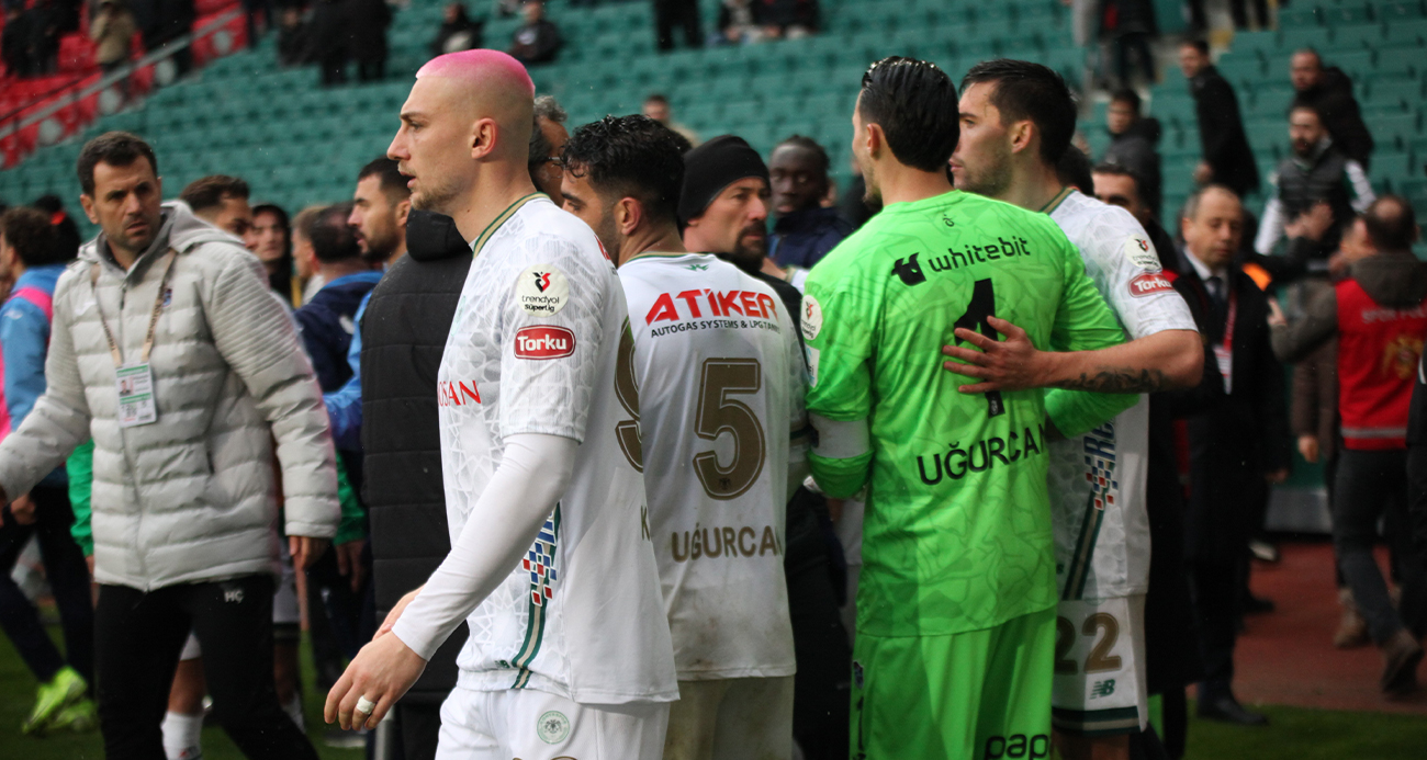Konyaspor-Trabzonspor maçının uzatma dakikalarında çıkan kavgada yedek kulüpleri de dahil