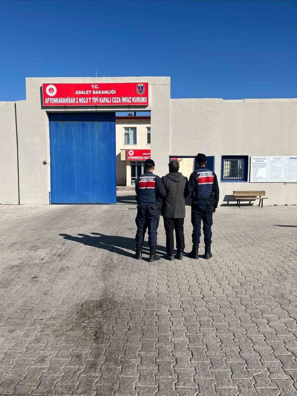 Afyonkarahisar’da 9 yıl 27 ay hapis cezası ile aranan bir