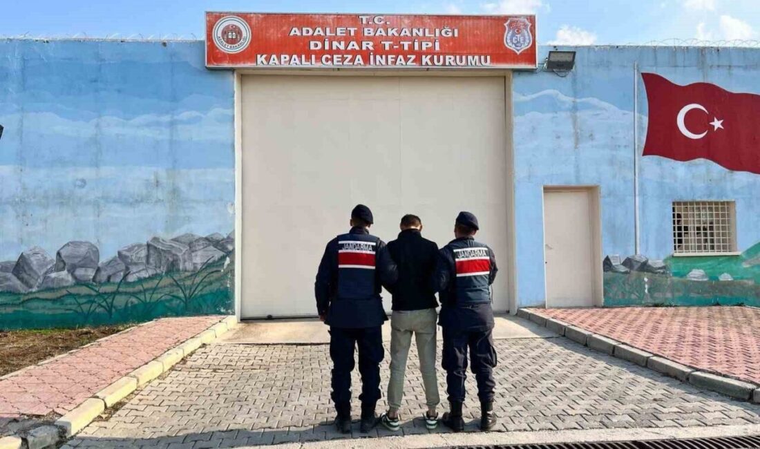 Afyonkarahisar’da çeşitli suçlardan aranan 2 şahıs jandarma ekipleri tarafından yakalandı.
