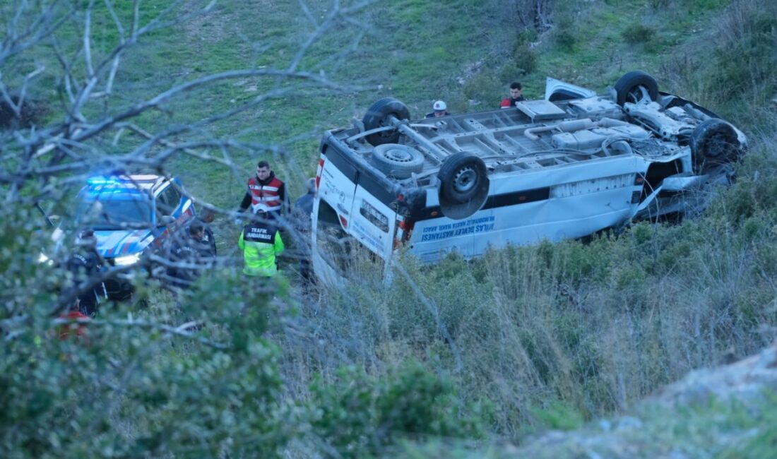 Muğla'nın Milas ilçesinde diyaliz hastası taşıyan minibüsün devrilmesi sonucu 1