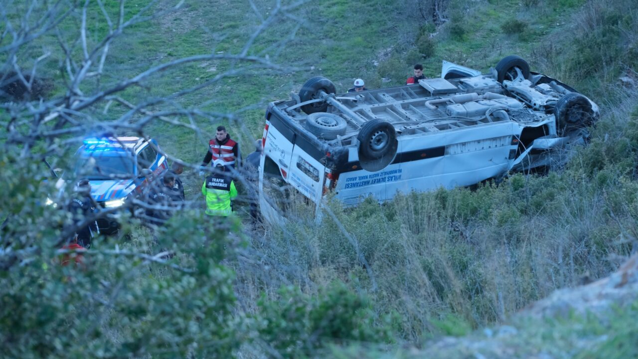 Muğla'nın Milas ilçesinde diyaliz hastası taşıyan minibüsün devrilmesi sonucu 1