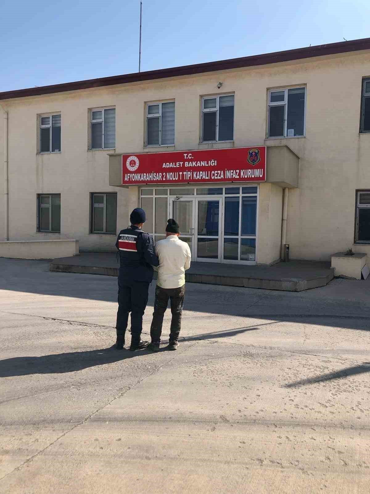 Afyonkarahisar’da hırsızlık suçundan 4 yıl 5 ay hapis cezasıyla aranan