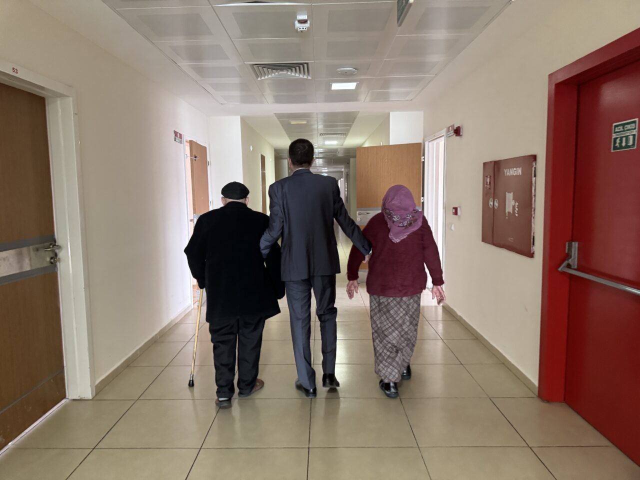 - Afyonkarahisar Emirdağ Fazlı Macide Halaç Huzurevinde eşi Emsal ile