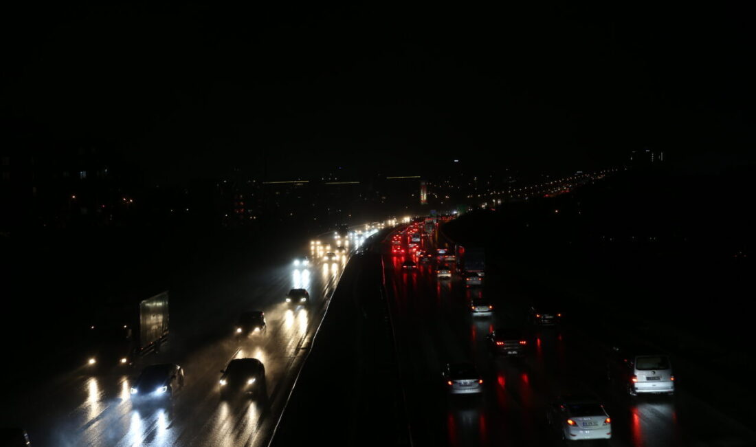 Ramazan Bayramı tatili dolayısıyla İstanbul-İzmir Otoyolu’nda akıcı yoğunluk yaşanıyor. Otoyollarda