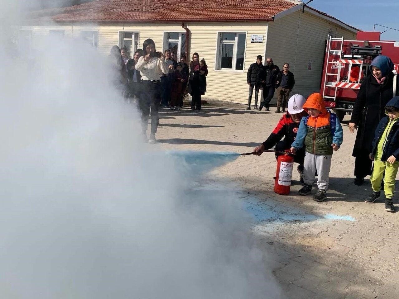 Afyonkarahisar Bolvadin Belediyesi İtfaiye Müdürlüğü ekipleri tarafından Kırkgöz Anaokulu ve